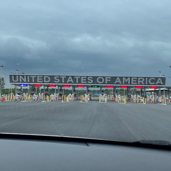 U.S./Canada Border ChamplainSt. Bernard de Lacolle Crossing 69 tips