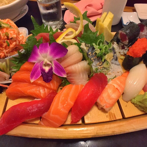 Foto tirada no(a) FuGaKyu Japanese Cuisine por Cecilia W. em 12/25/2014