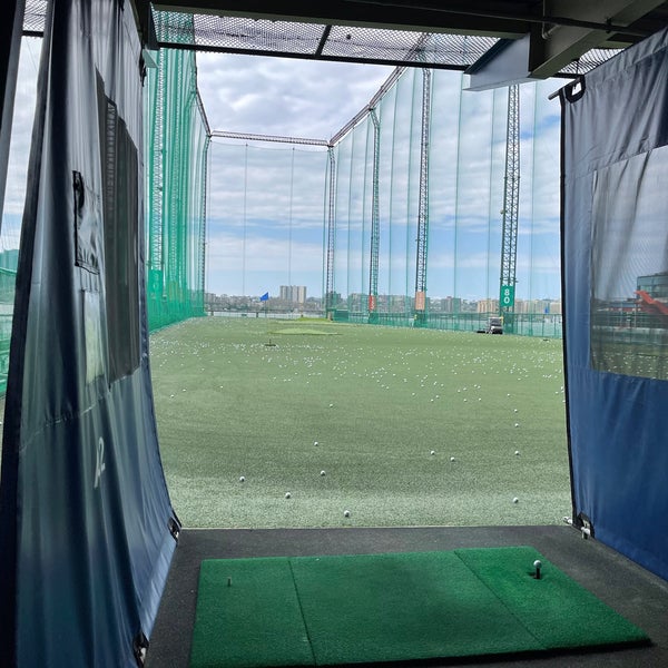 Photo taken at The Golf Club at Chelsea Piers by Robby on 4/1/2021