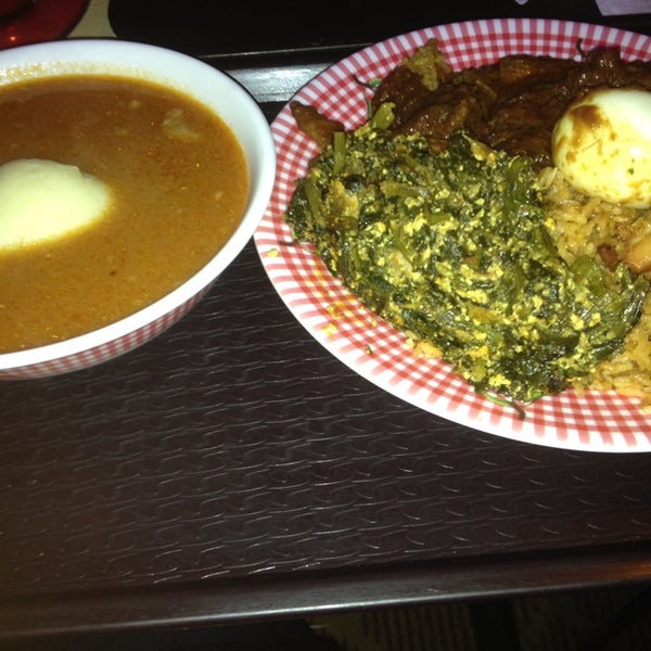 รูปภาพถ่ายที่ Accra Restaurant - Davidson โดย Kisha M. เมื่อ 12/3/2013