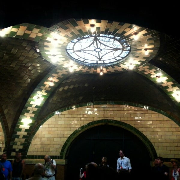 6/15/2013 tarihinde Keith A.ziyaretçi tarafından IRT Subway - City Hall (Abandoned)'de çekilen fotoğraf