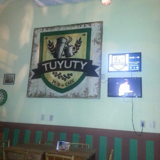 Foto scattata a Tuyuty Pub Café da William W. il 1/6/2013