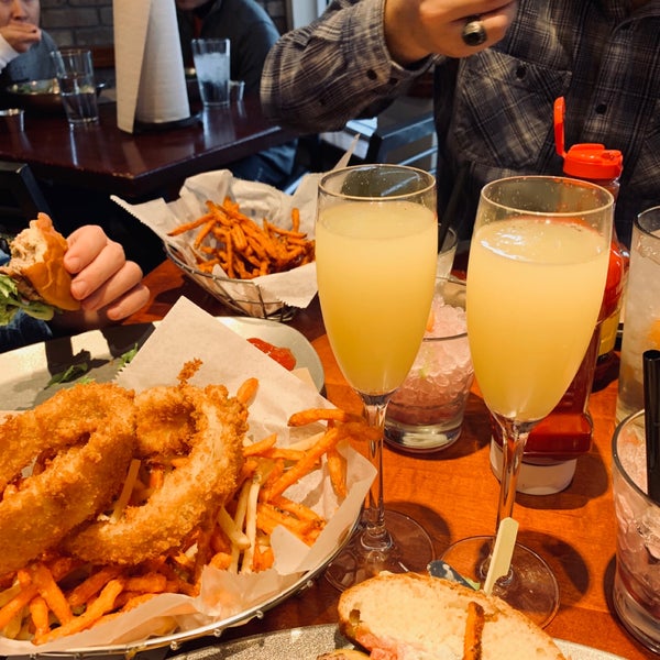 1/13/2019にChrisがVillage Burger Barで撮った写真