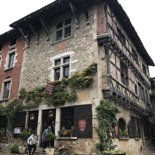10/14/2016 tarihinde Eri Y.ziyaretçi tarafından Hostellerie Du Vieux Perouges'de çekilen fotoğraf