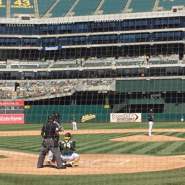 Foto diambil di Oakland-Alameda County Coliseum oleh scorbs pada 9/7/2015