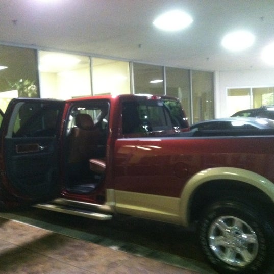 Das Foto wurde bei Central Florida Chrysler Jeep Dodge Ram von Vincent F. am 12/11/2012 aufgenommen