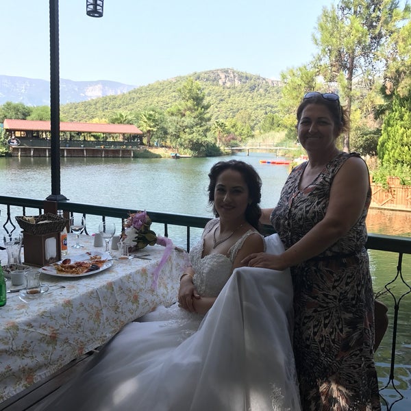 Das Foto wurde bei Saklı Göl Restaurant &amp; Nature Club von İpek C. am 9/10/2017 aufgenommen
