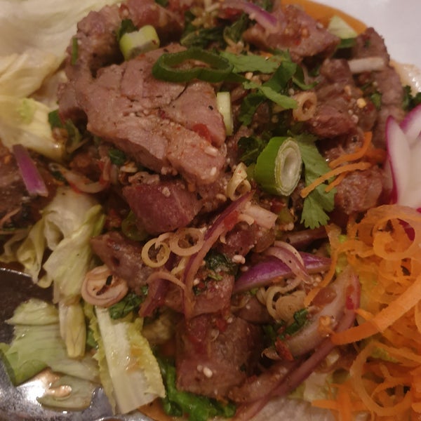 Снимок сделан в Montien Boston - Thai Restaurant пользователем suwanna a. 10/16/2019