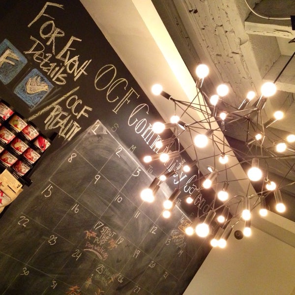 Foto tirada no(a) OCF Coffee House por Nas M. em 11/30/2013