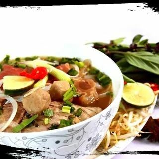 Pho Bo Dac Biet... special big bowl of Vietnamese Beef Noodle soup.. really BIG...!!!