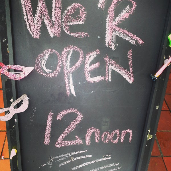 Pho Viet has started serving lunch... open from 12 noon till 2 am..