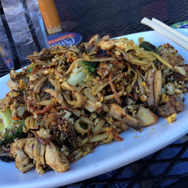 Photo taken at bd&#39;s Mongolian Grill by Leslie B. on 2/8/2015