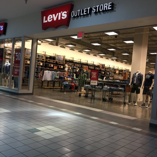 levis outlet hours
