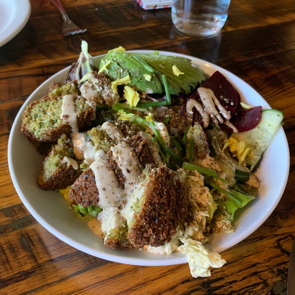 Foto scattata a Mesa Verde Restaurant da Ishani S. il 11/24/2018