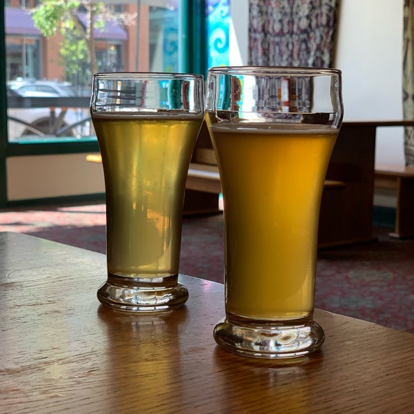 Photo prise au Mountain Sun Pub &amp; Brewery par Ishani S. le7/9/2019