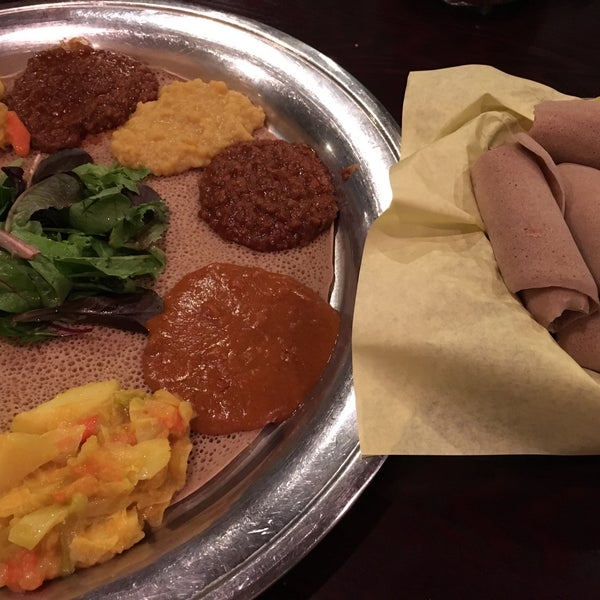 Foto diambil di Walia Ethiopian Cuisine oleh Ishani S. pada 11/19/2017