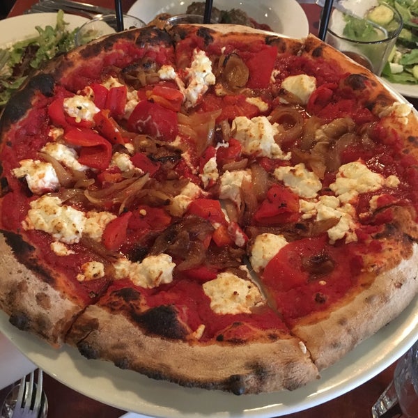 6/3/2017 tarihinde Ishani S.ziyaretçi tarafından Boskos Pasta &amp; Pizzeria'de çekilen fotoğraf