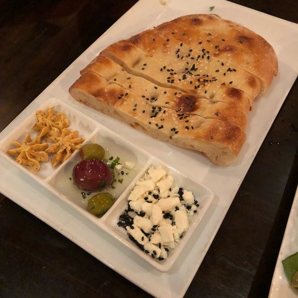 Снимок сделан в Tuba - Authentic Turkish Restaurant пользователем Ishani S. 5/20/2018