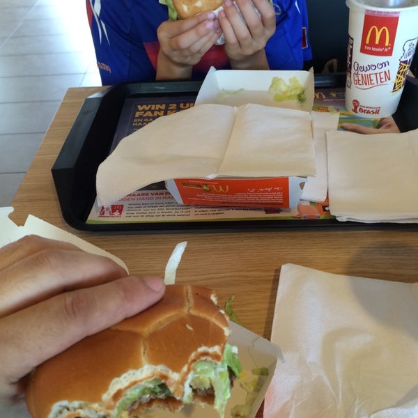 รูปภาพถ่ายที่ McDonald&#39;s โดย Cobus I. เมื่อ 6/22/2014