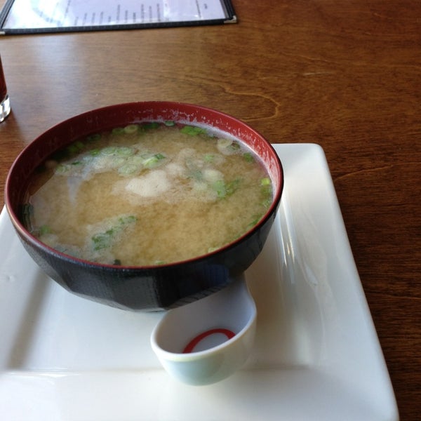 1/4/2013にharrie k.がKatakana Sushi Barで撮った写真