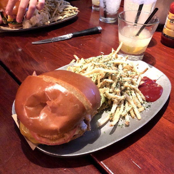 11/12/2017にJay R.がVillage Burger Barで撮った写真