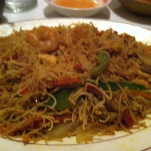 Das Foto wurde bei The Lun Wah Restaurant and Tiki Bar von Linda K. am 5/23/2014 aufgenommen