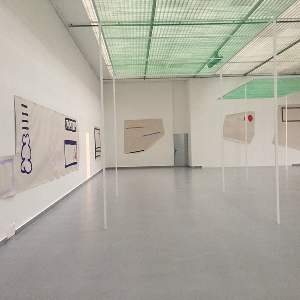 รูปภาพถ่ายที่ Šiuolaikinio meno centras | Contemporary Art Center โดย Roxy Y. เมื่อ 10/5/2016
