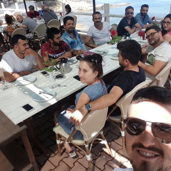 รูปภาพถ่ายที่ Rainbow Bay Özdere / Beach Hotel Restaurant โดย Erkan F. เมื่อ 6/4/2016