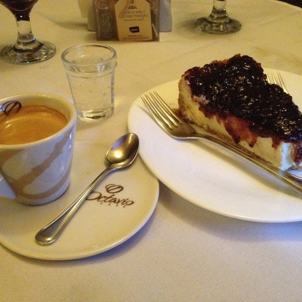 Photo taken at Espresso Mogiana Café by Thais F. on 5/12/2014