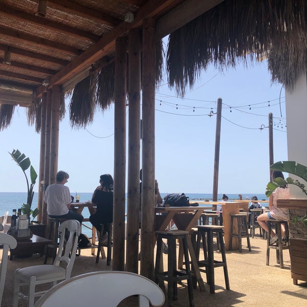 Снимок сделан в La Isla Beach Bar Restaurant пользователем Tetianka I. 4/25/2021