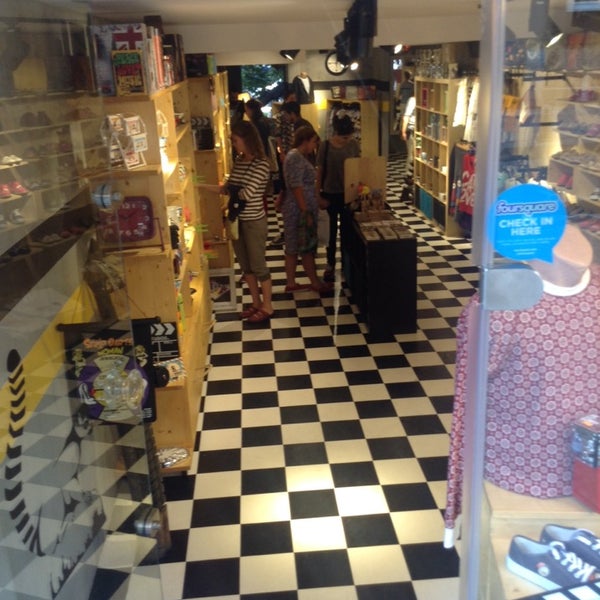 Foto diambil di Lemur Store oleh Kolya_YA pada 9/8/2014