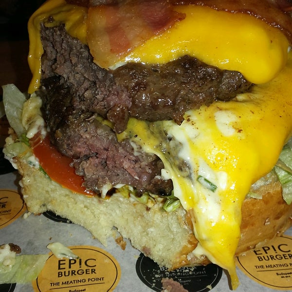 Foto diambil di EPIC burger oleh Anita K. pada 1/28/2017