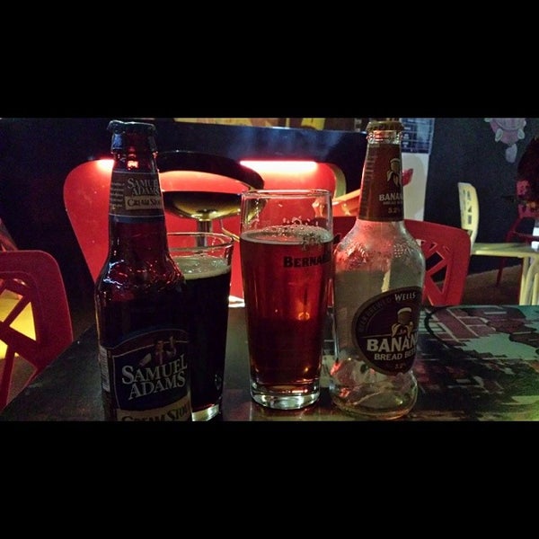 1/19/2014 tarihinde Beer Bank G.ziyaretçi tarafından Beer Bank Guadalajara'de çekilen fotoğraf