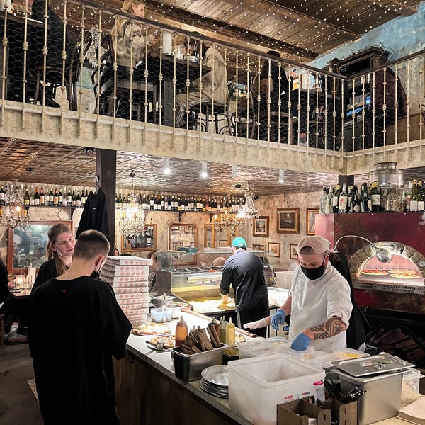 1/18/2022 tarihinde Mihail Z.ziyaretçi tarafından Mimosa Brooklyn Pizza'de çekilen fotoğraf