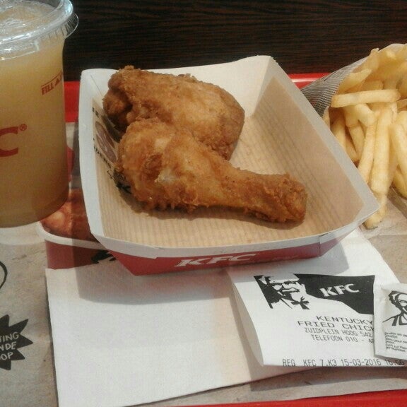 Photo taken at KFC by Delicia♥ ♥. on 3/15/2016