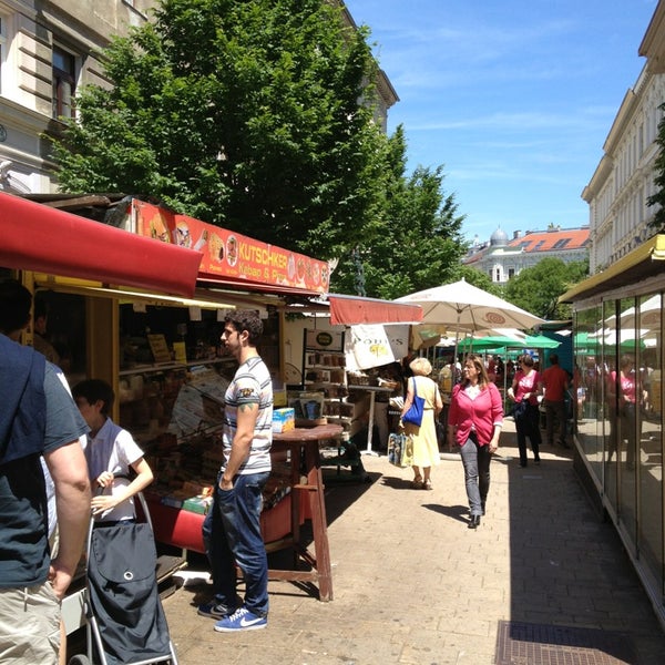 รูปภาพถ่ายที่ Kutschkermarkt โดย Nikita เมื่อ 6/15/2013