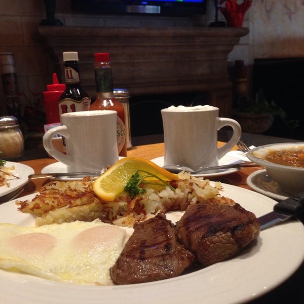 1/8/2014 tarihinde Sol S.ziyaretçi tarafından Pipers Restaurant'de çekilen fotoğraf