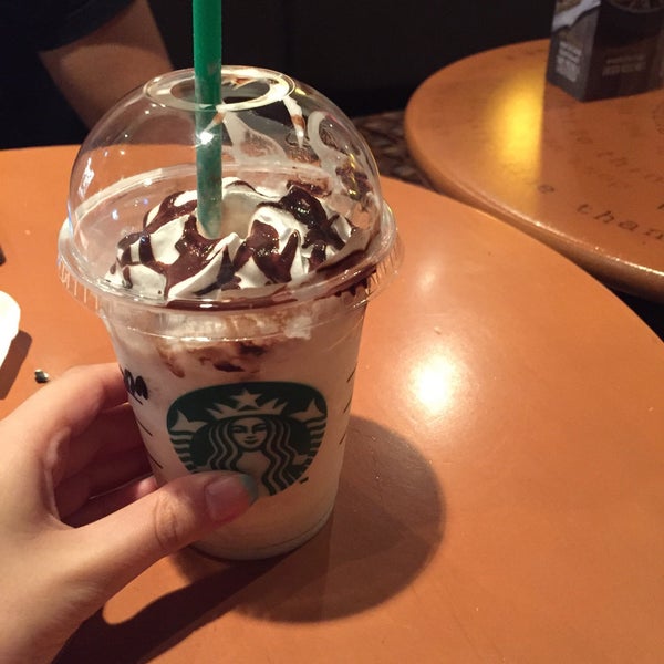 Das Foto wurde bei Starbucks von Nurane H. am 9/9/2015 aufgenommen