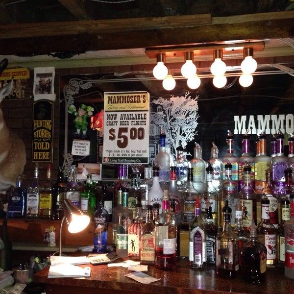3/22/2014 tarihinde Justin B.ziyaretçi tarafından Mammoser&#39;s Tavern &amp; Restaurant'de çekilen fotoğraf