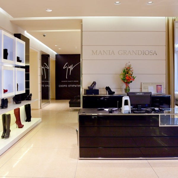 Mania grandiosa спб. Мания грандиоза интернет. Реклама мания грандиоза. Манию грандиоза. Grandiosa одежда женская мужская.