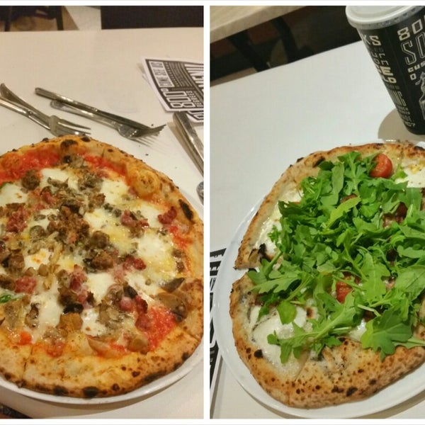Foto diambil di 800 Degrees Neapolitan Pizzeria oleh Hayley T. pada 10/9/2014