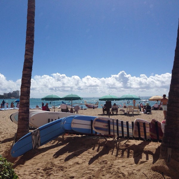 Foto diambil di Waikiki Beach Services oleh @MiwaOgletree pada 1/17/2014