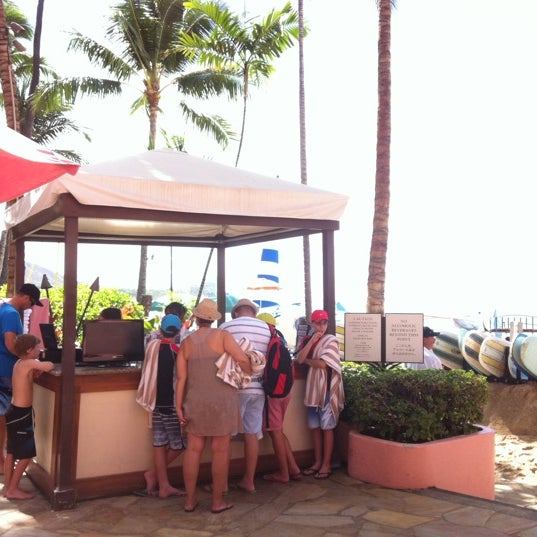 Foto diambil di Waikiki Beach Services oleh @MiwaOgletree pada 9/28/2012