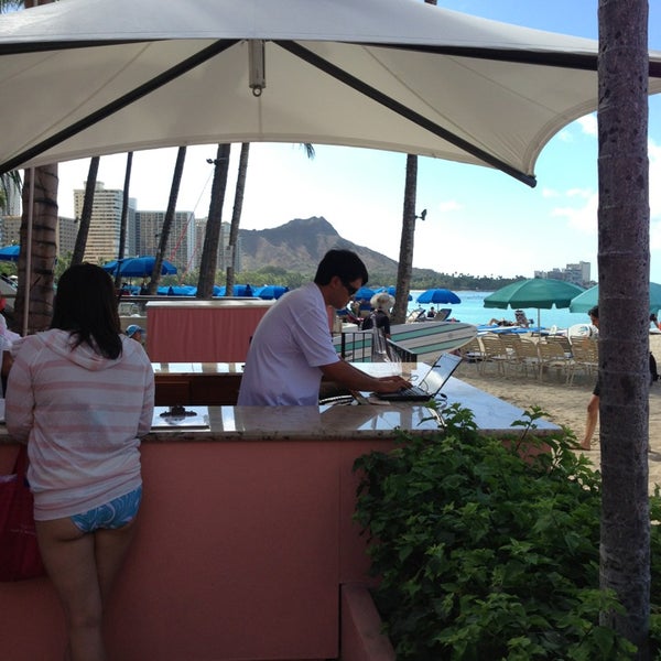 Foto scattata a Waikiki Beach Services da @MiwaOgletree il 8/27/2013