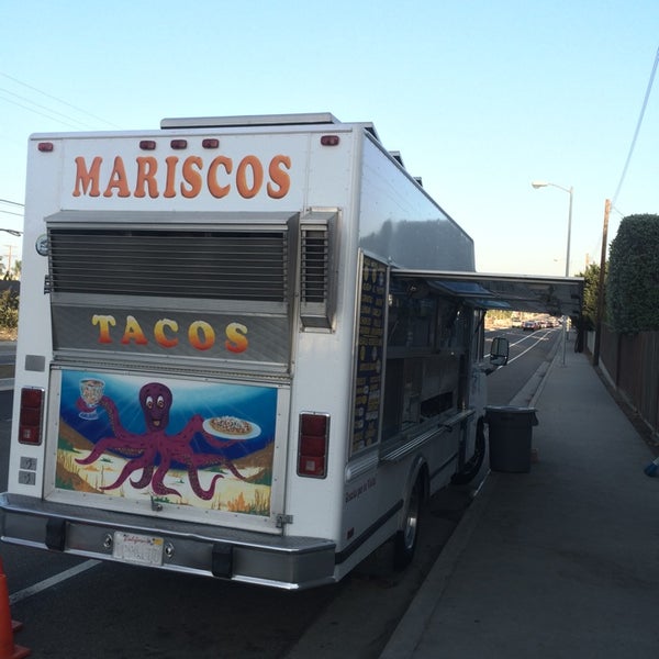10/16/2014 tarihinde Sean M.ziyaretçi tarafından Mariscos 4 Vientos Taco Truck'de çekilen fotoğraf