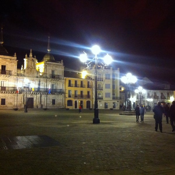 Das Foto wurde bei Ayuntamiento de Ponferrada von Carmen . am 11/9/2013 aufgenommen