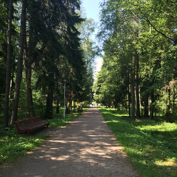 Das Foto wurde bei Веревочный парк «Tree To Tree» von Lizaveta_Ovchinnikova am 7/27/2016 aufgenommen
