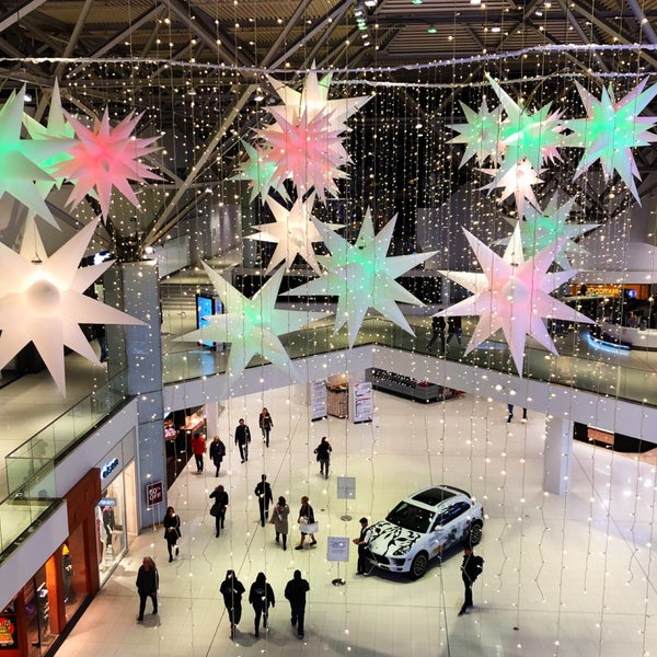 Park Royal South Shopping Mall in West Vancouver