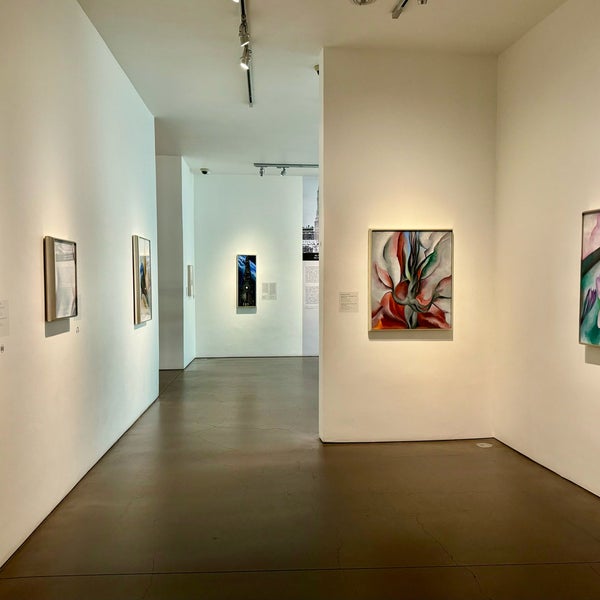 รูปภาพถ่ายที่ Georgia O&#39;Keeffe Museum โดย Bryan H. เมื่อ 10/28/2023