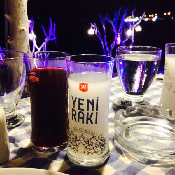 Das Foto wurde bei Denizkızı Restaurant von Afra B. am 8/14/2015 aufgenommen